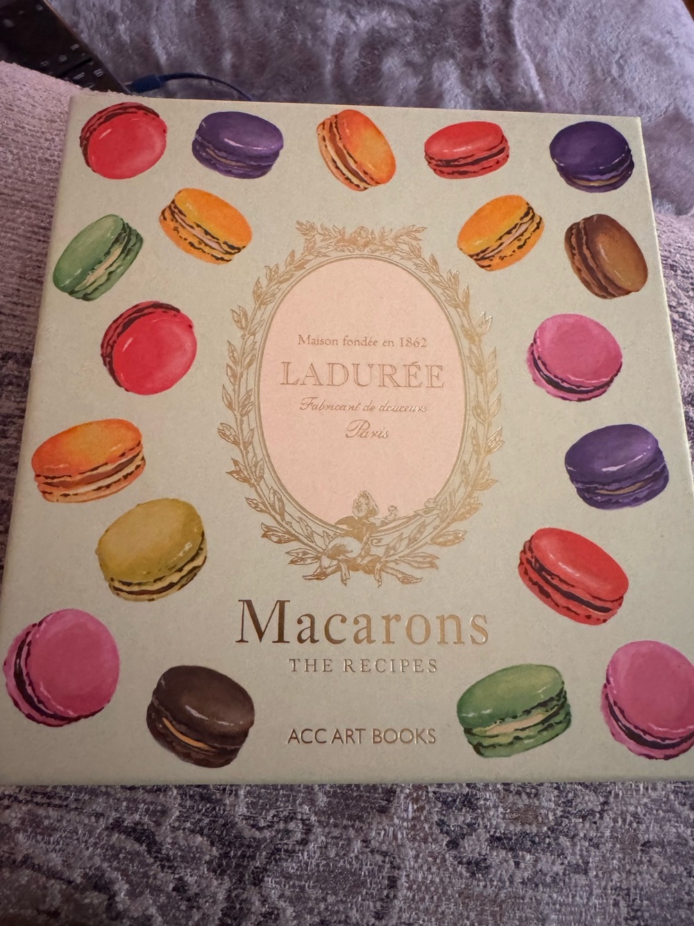Ladurée Macarons Recipe Book - Pastel Multicolor Cover